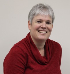 Headshot of Liz Keogh, NMAS accredited mediator and registered Family Dispute Resolution Practitioner (FDRP) wearing a red top